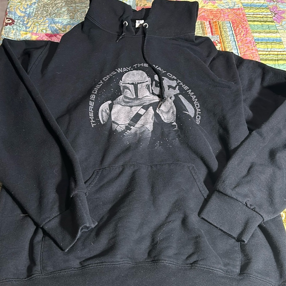 Mandelorian‎ hoodie size medium